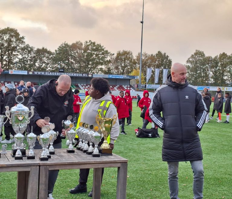 Ajax wint Erik ten Hag International U12 Tournament na bloedstollende finale