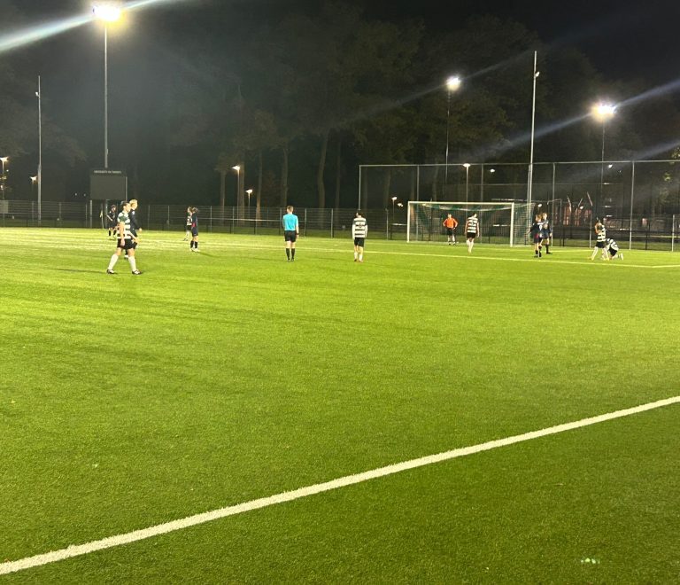 Bon Boys knoeit, maar is wel ronde verder