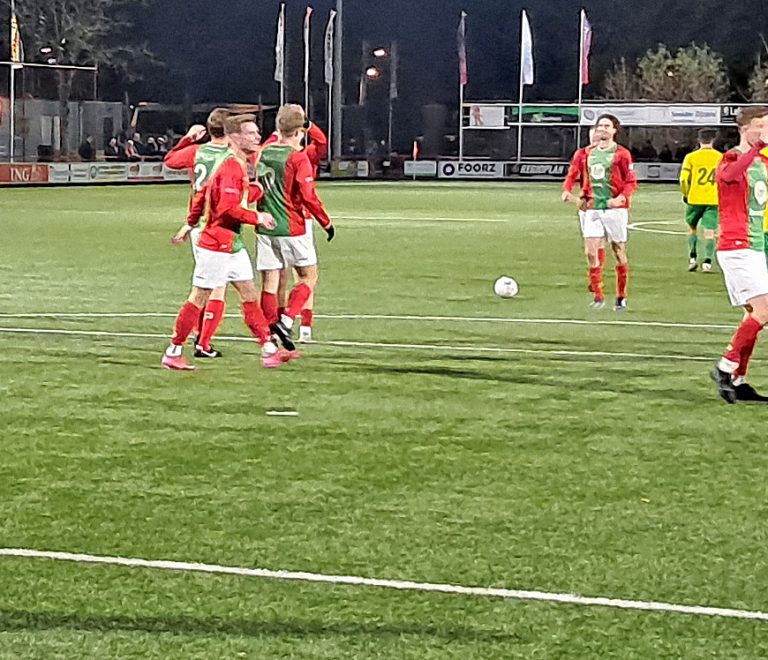 Bon Boys verwarmt kou kleumende toeschouwers tegen DZOH