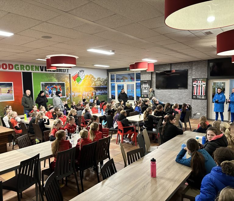 Trainen als een echte prof – meidenclinic bij SV Bon Boys