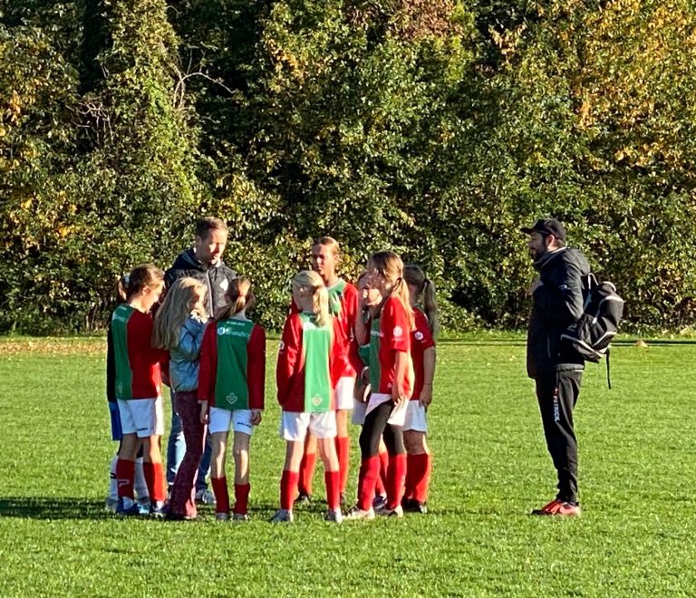 Overtuigende zege voor meiden onder 12 van Bon Boys