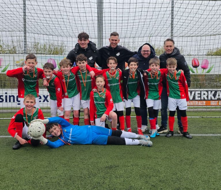 Bon Boys JO11-2 kroont zich ongeslagen tot kampioen na 3-1 zege op VIOS Beltrum