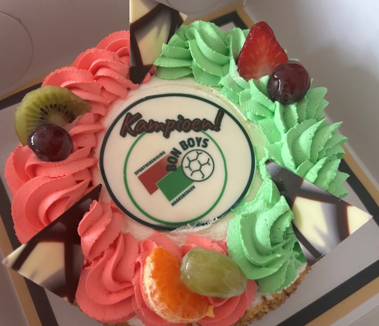 Kampioenstaart bij Dorpsbakkerij Middelhuis