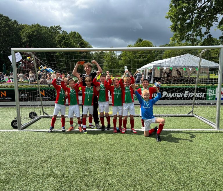 SV Bon Boys JO8-1 schittert op SV Hector Eco Green Jeugdtoernooi
