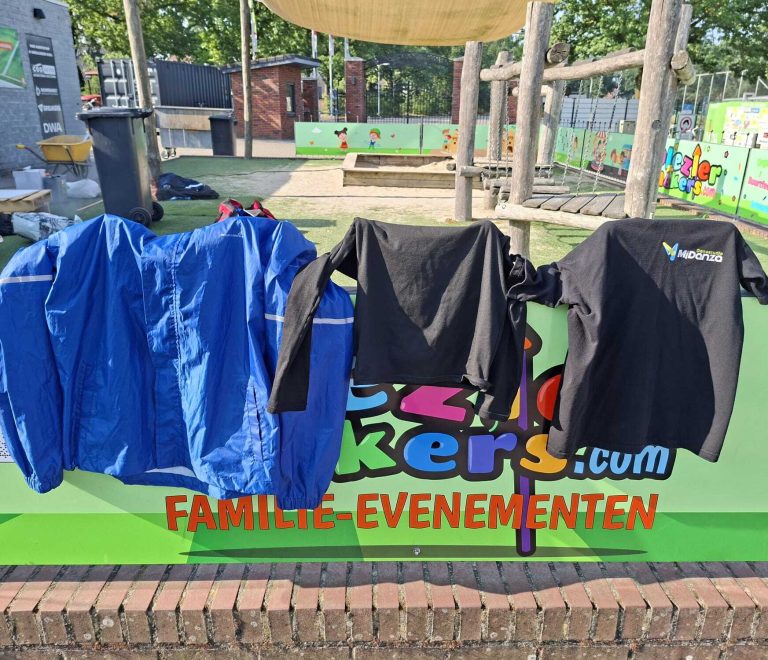 Achter gebleven kleding en schoeisel, gevonden voorwerpen