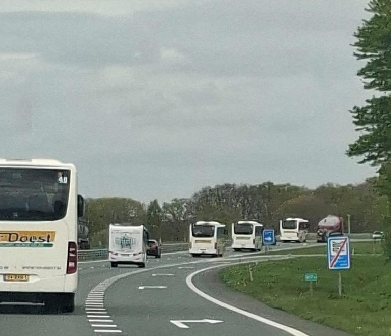 Met de bus naar Bon Boys 1